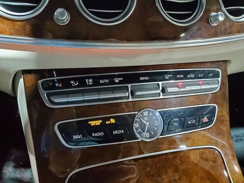Used 2020 Mercedes-Benz E 350 Sedan image 34
