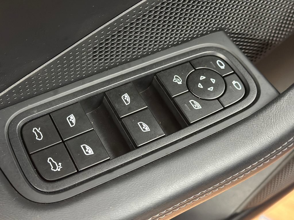 Used 2024 Porsche Macan 4 Electric w/ Premium Package AWD/4WD image 20