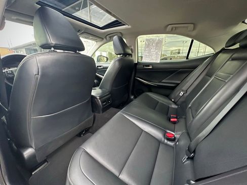 Used 2018 Lexus IS 300 image 18