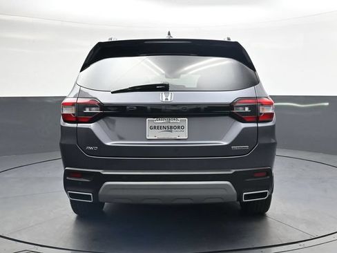 Used 2025 Honda Pilot Touring image 5