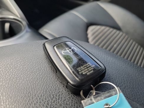 Used 2019 Toyota Camry SE w/ Convenience Package FWD image 34