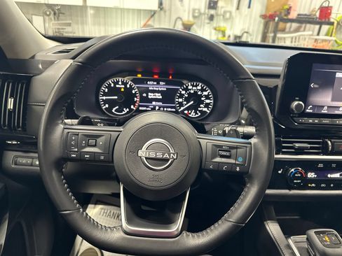 Used 2024 Nissan Pathfinder SV AWD/4WD image 42