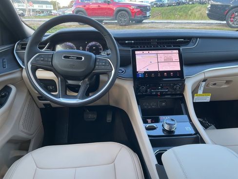 New 2025 Jeep Grand Cherokee Limited image 17