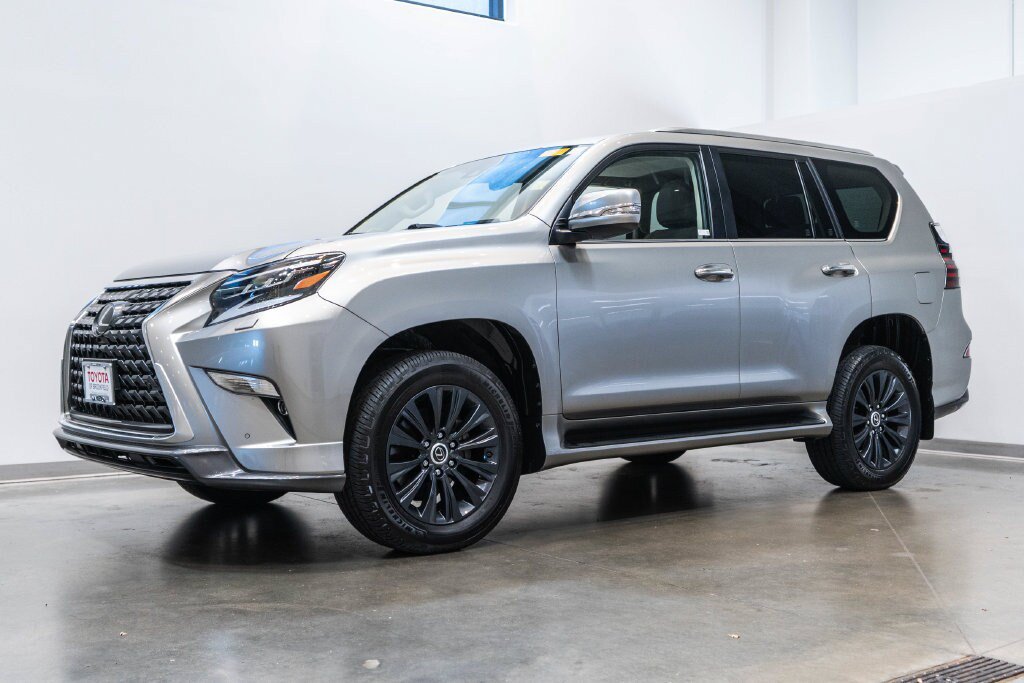 Used 2023 Lexus GX 460 Premium w/ Accessory Package AWD/4WD image 3