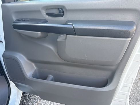Used 2018 Nissan NV 3500 SV image 32