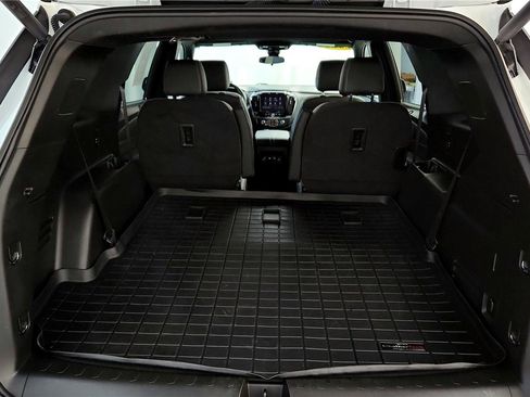 Used 2023 Chevrolet Traverse LT image 28
