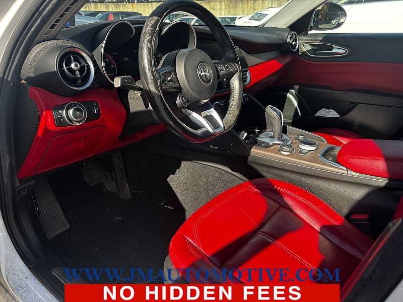 Used 2020 Alfa Romeo Giulia Ti w/ Active Blind Spot Package AWD/4WD image 2