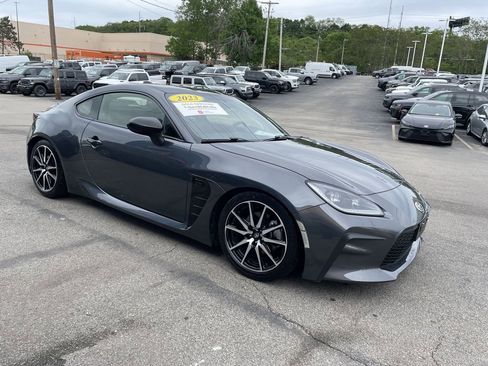 Used 2023 Toyota GR86 w/ ALL Weather Mat Package (TMS) RWD image 6