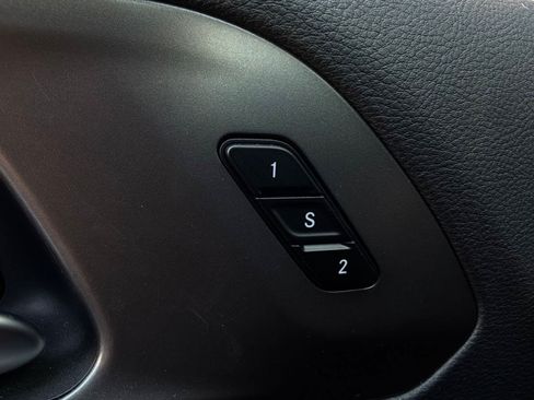 Used 2025 Chrysler Pacifica Select FWD image 25