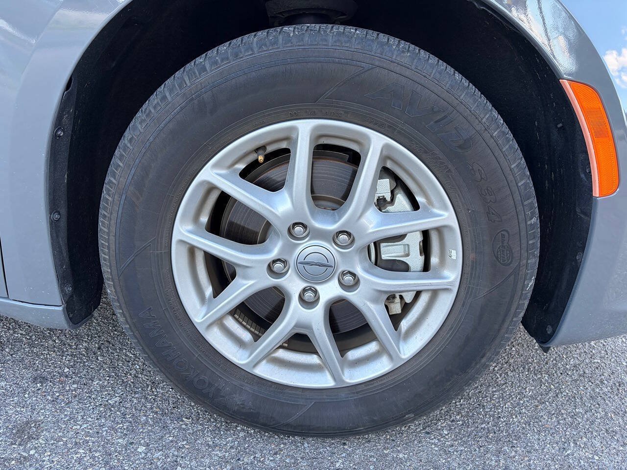Used 2025 Chrysler Pacifica Select FWD image 9