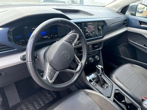 Used 2023 Volkswagen Taos SE w/ Panoramic Sunroof Package FWD image 4