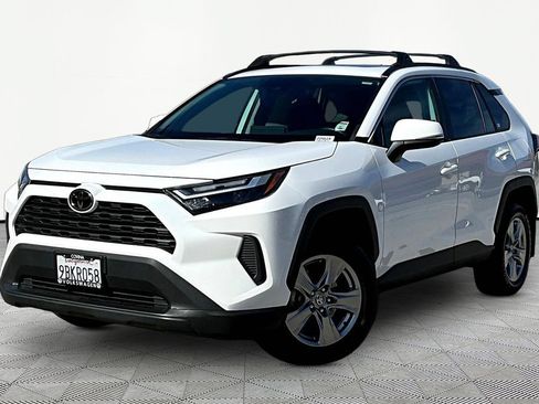 Used 2022 Toyota RAV4 XLE w/ Convenience Package AWD/4WD image 3