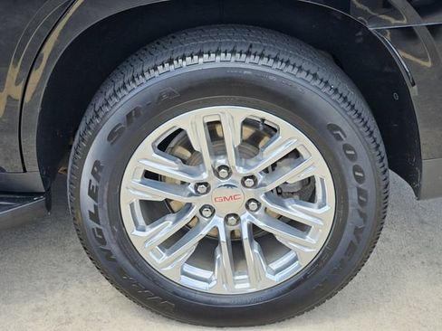 Used 2023 GMC Yukon SLT w/ SLT Premium Package AWD/4WD image 8
