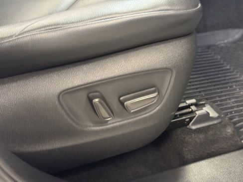 Used 2020 Toyota Highlander XLE image 28