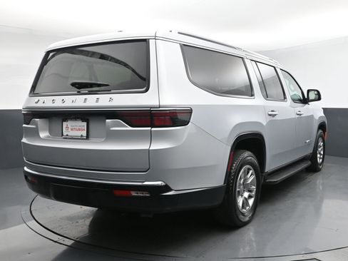 Used 2024 Jeep Wagoneer L 4WD image 25