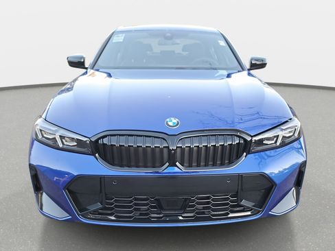 New 2026 BMW 330i Sedan w/ M Sport Package image 2