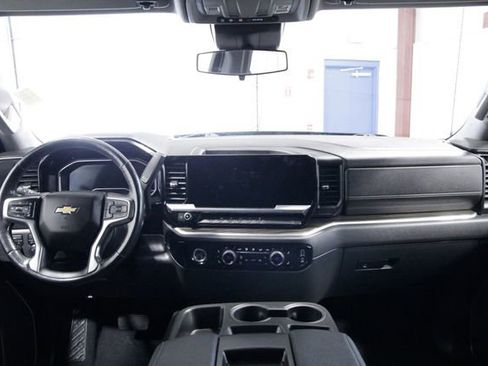 Used 2022 Chevrolet Silverado 1500 LT image 16