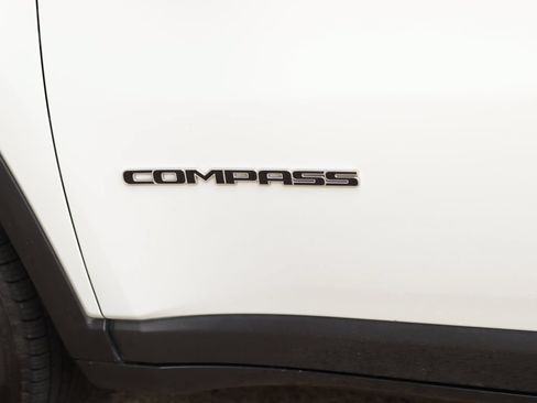 Used 2024 Jeep Compass Latitude AWD/4WD image 30