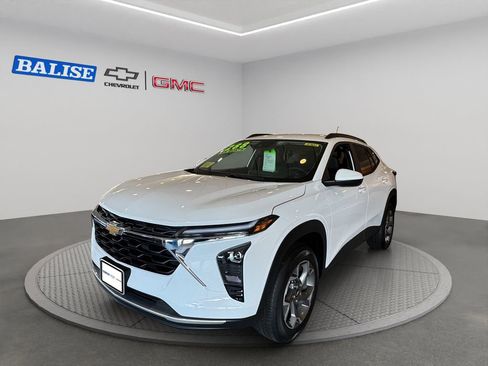 New 2025 Chevrolet Trax LT w/ Driver Confidence Package image 2