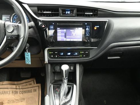 Used 2018 Toyota Corolla LE FWD image 18