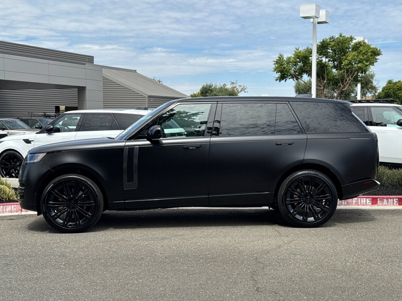 New 2026 Land Rover Range Rover Long Wheelbase SE AWD/4WD image 3