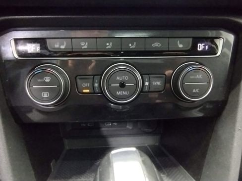 Used 2021 Volkswagen Tiguan SEL image 35