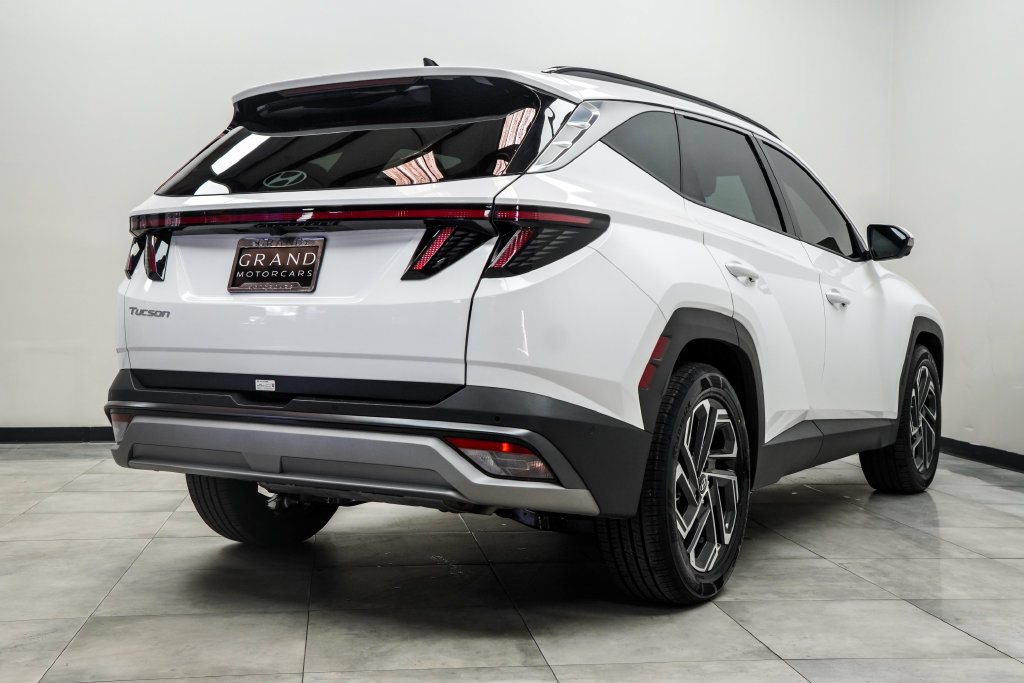 Used 2025 Hyundai Tucson Limited FWD image 13