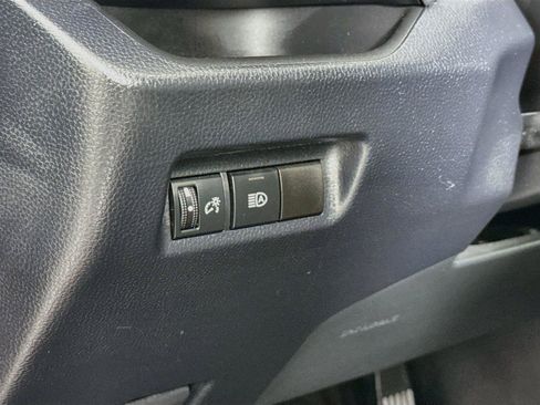 Used 2019 Toyota RAV4 LE FWD image 14