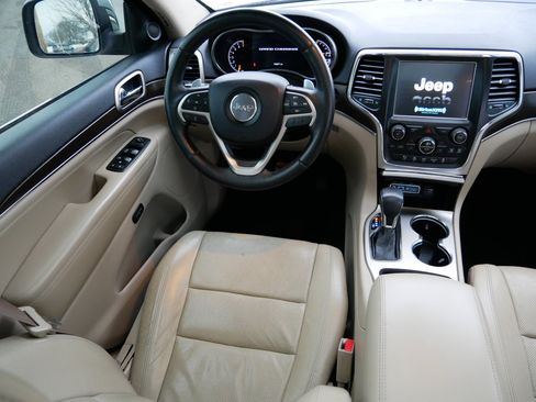 Used 2017 Jeep Grand Cherokee Limited w/ Luxury Group II image 9