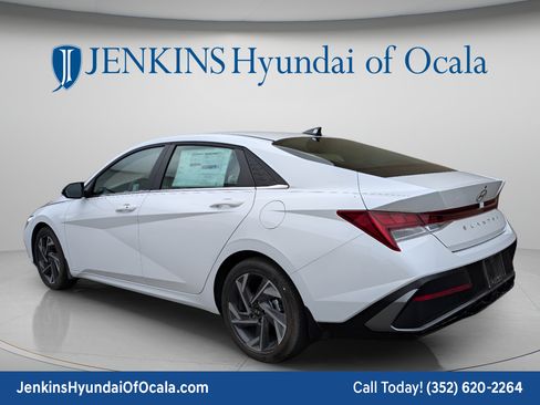 Used 2025 Hyundai Elantra SEL FWD image 6