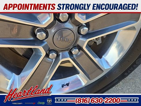 Used 2018 Jeep Wrangler Unlimited Sahara AWD/4WD image 26