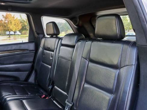 Used 2017 Jeep Grand Cherokee Overland image 16