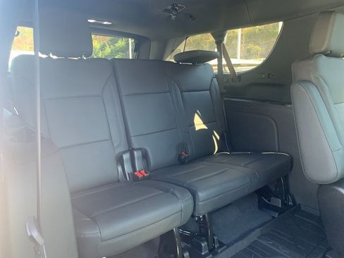 New 2026 Chevrolet Suburban LT image 18