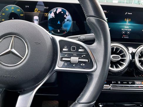Used 2021 Mercedes-Benz GLA 250 4MATIC w/ Premium Package image 24