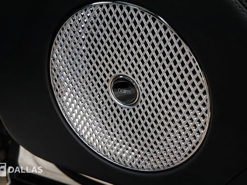 Used 2025 Bentley Bentayga image 36