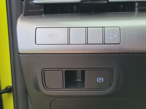 Certified 2025 Hyundai Kona SEL AWD/4WD image 17
