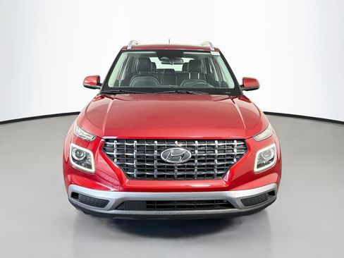 Used 2024 Hyundai Venue Limited FWD image 2