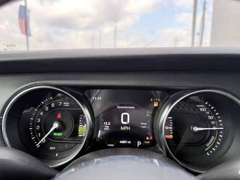 Used 2021 Jeep Wrangler Unlimited Sahara w/ Cold Weather Group image 15