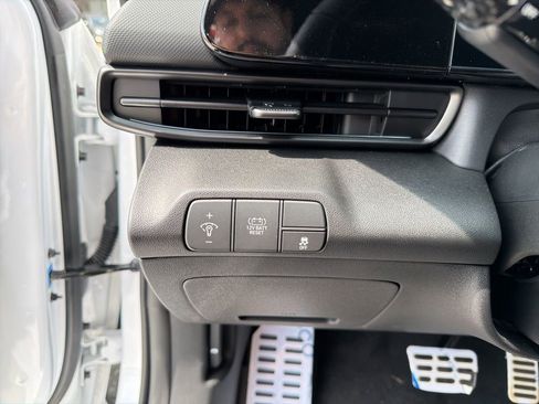 New 2025 Hyundai Elantra SEL FWD image 19