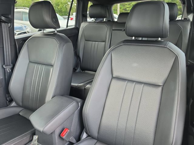 Used 2024 Volkswagen Tiguan SE R-Line FWD image 22