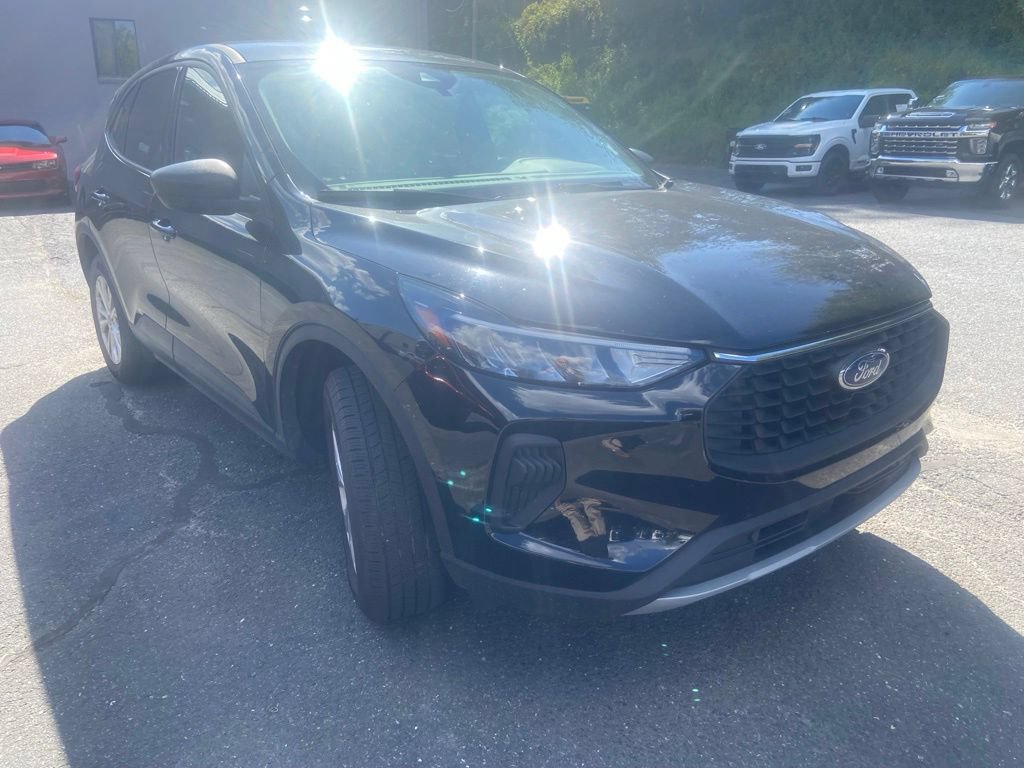 Used 2025 Ford Escape Active AWD/4WD image 13