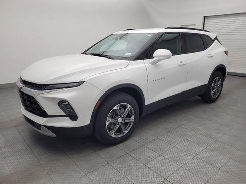 Used 2024 Chevrolet Blazer LT w/ Convenience Package FWD image 2