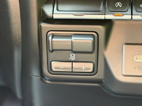 Used 2021 Chevrolet Silverado 1500 Custom Trail Boss AWD/4WD image 12
