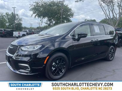 Used 2024 Chrysler Pacifica Touring-L
