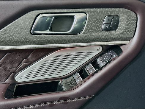 Used 2025 Ford Explorer Platinum w/ LUX Leather Package image 15