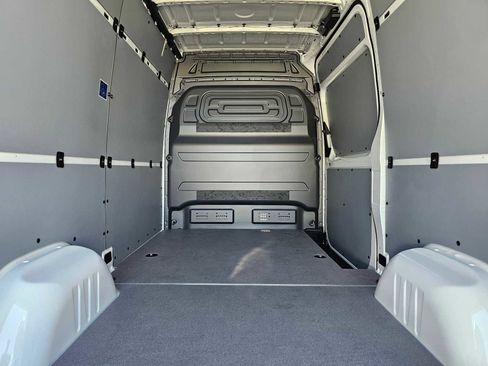 New 2026 Mercedes-Benz Sprinter 2500 image 17