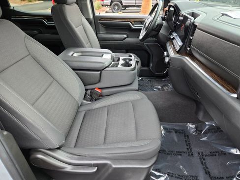 Used 2024 GMC Sierra 1500 SLE image 15