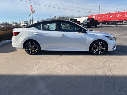 Used 2021 Nissan Sentra SR w/ SR Premium Package image 4