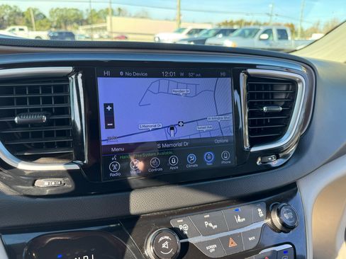 Used 2017 Chrysler Pacifica Touring-L Plus w/ Advanced Safetytec Group image 20