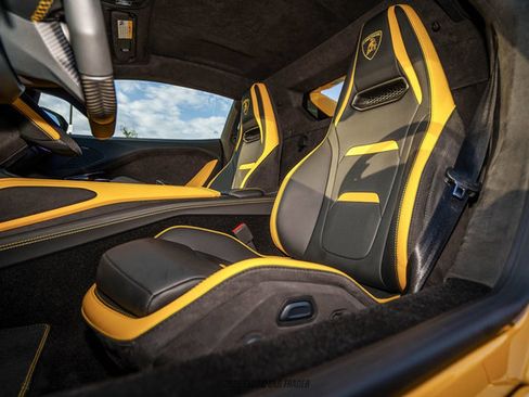 Used 2026 Lamborghini Temerario AWD/4WD image 36